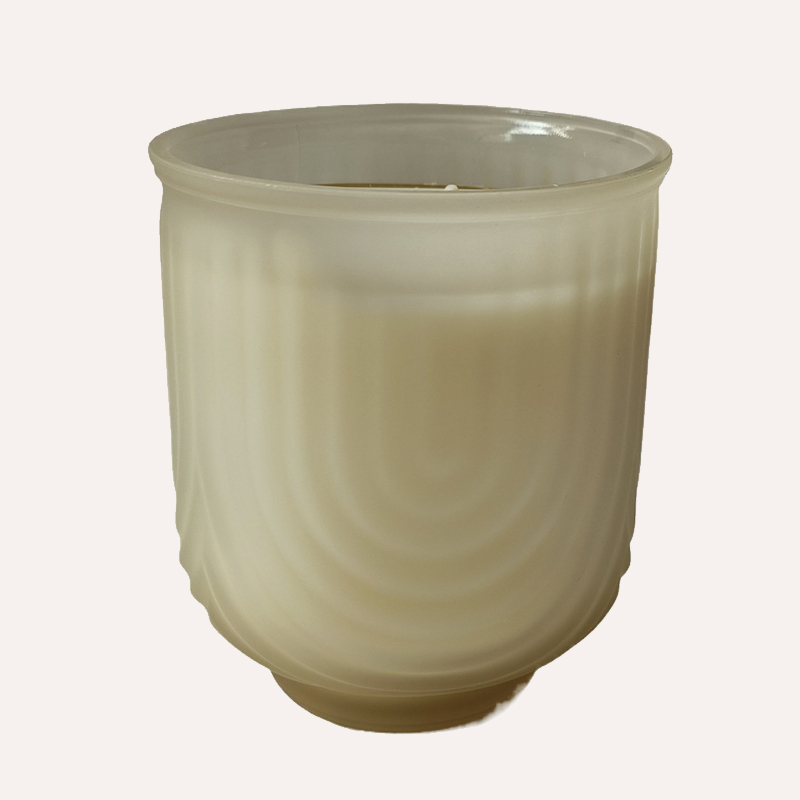 נר ריחני בכלי זכוכית מעוטר פרוסטד בניחוח וניל קרמל 250 גרם