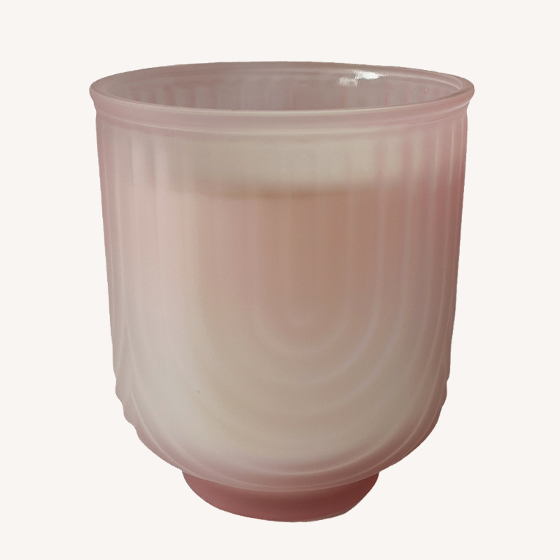 נר ריחני בכלי זכוכית מעוטר פרוסטד בניחוח אוד ווד 250 גרם